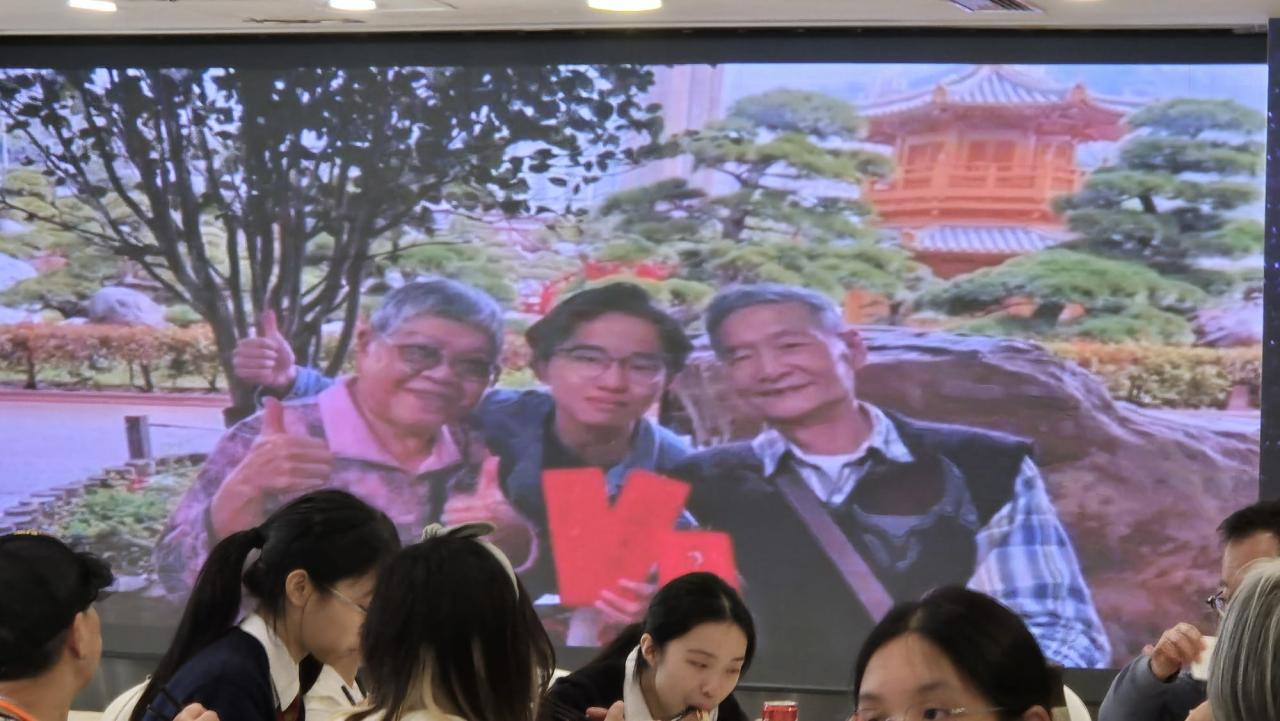 會上播出同學探訪長者的片段