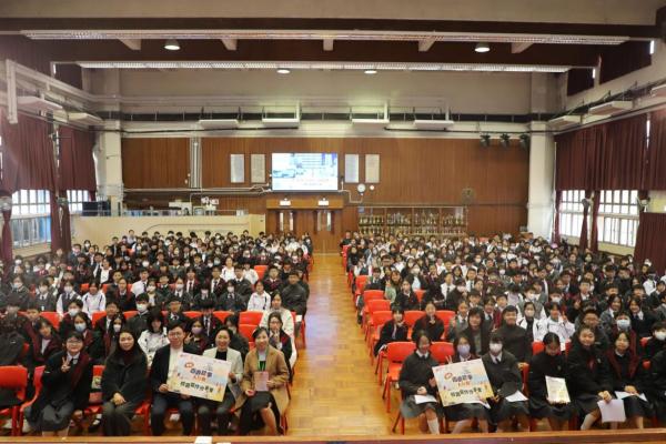 同學與簡佩珊小姐大合照