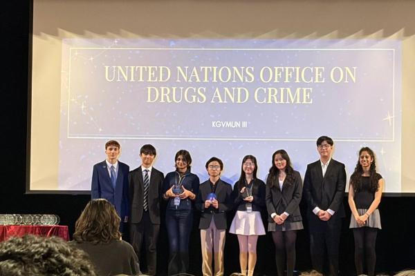 李同學（左四）獲獎