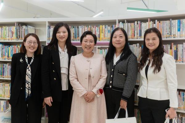 友校校長們一同到賀。